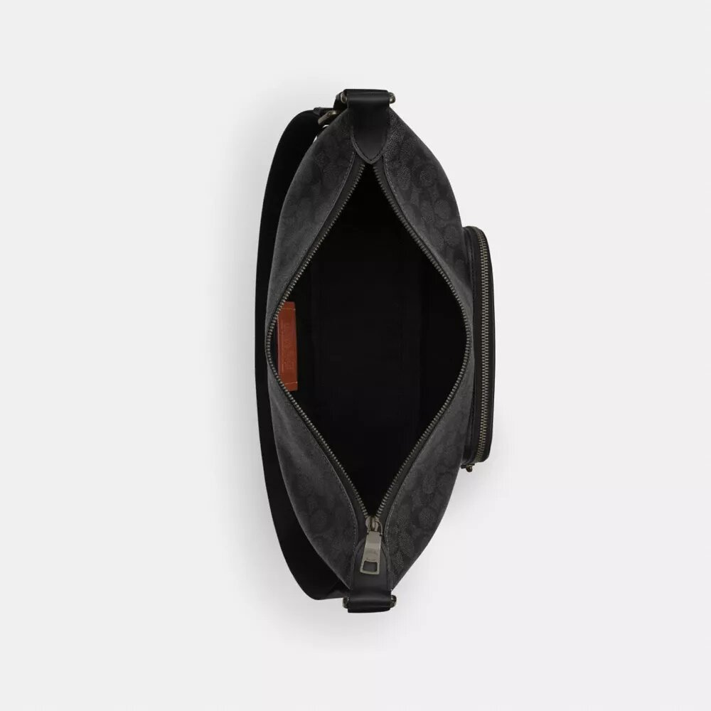 Finn-crossbody-veske med lommer i Signature Canvas