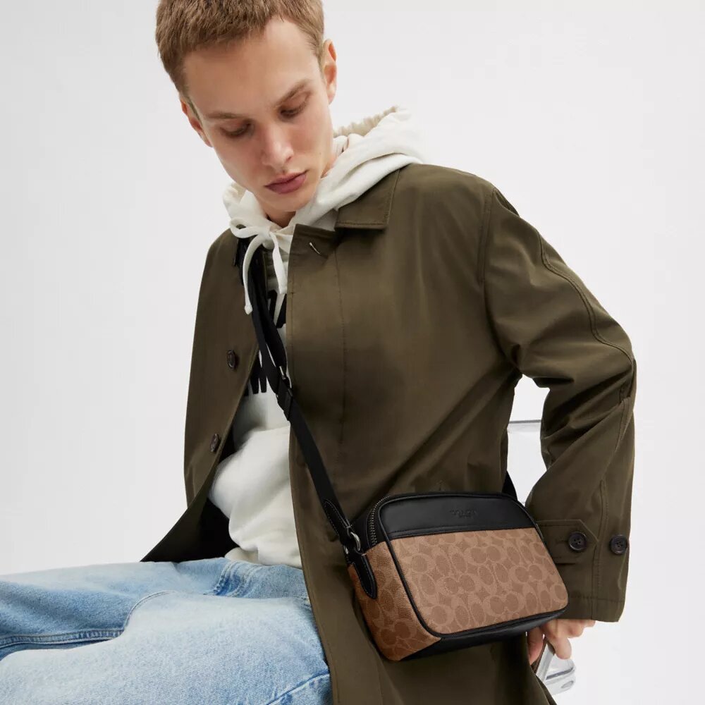 Graham-crossbody-veske i Signature Canvas
