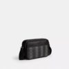 Graham-crossbody-veske i Signature Canvas med striper