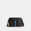 Graham-crossbody-veske i Signature Canvas med «Varsity Stripe»-mønster