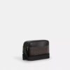 Graham-crossbody-veske i Signature Canvas med «Varsity Stripe»-mønster