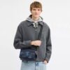 Graham-crossbody-veske med kryssrem i karakteristisk kamuflasjeprint