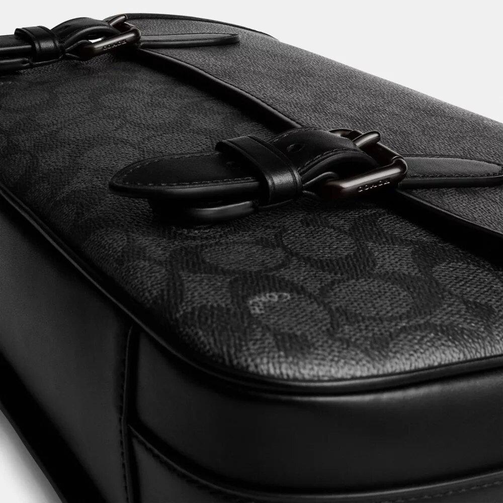 Hitch-messengerveske i Signature Canvas