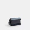 Jack liten crossbody-veske med klaff i Ombre Signature Canvas