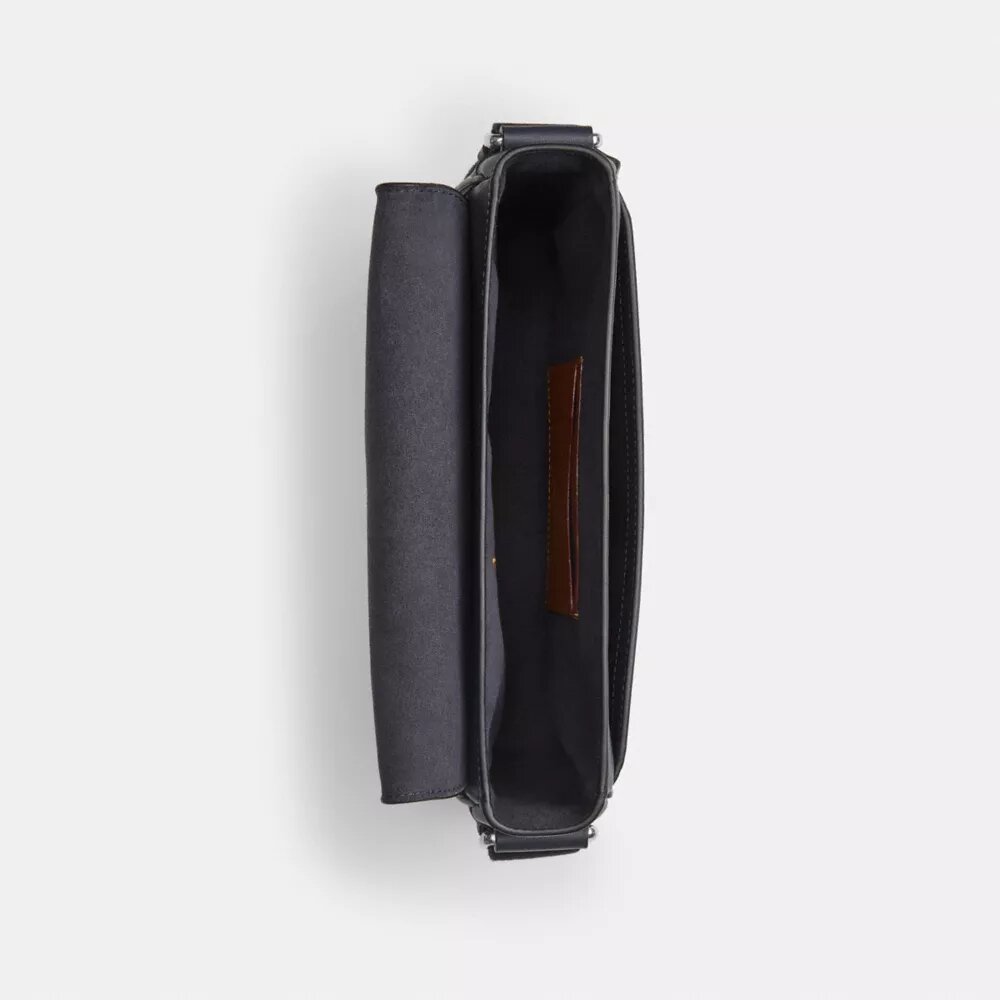 Jack liten crossbody-veske med klaff i Ombre Signature Canvas