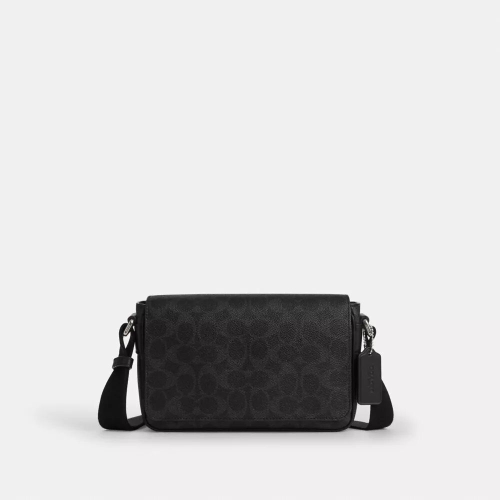 Jack liten crossbody-veske med klaff i Signature Canvas
