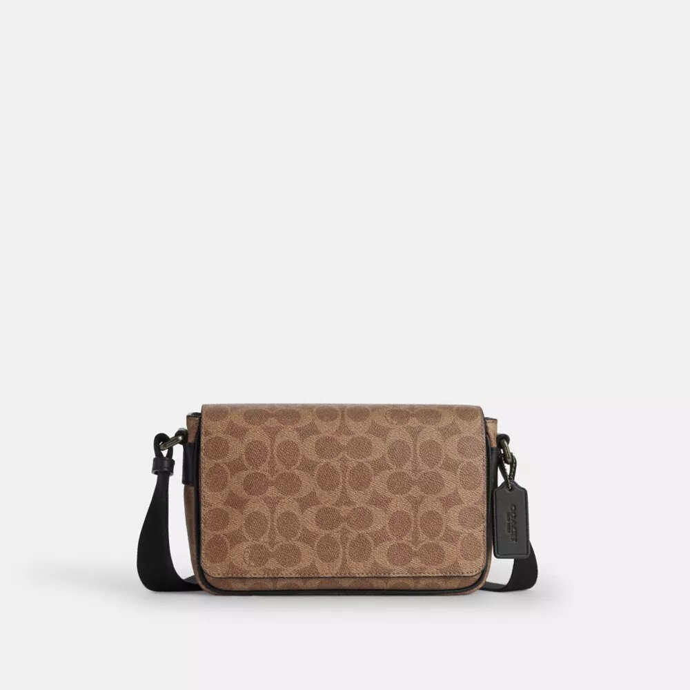 Jack liten crossbody-veske med klaff i Signature Canvas