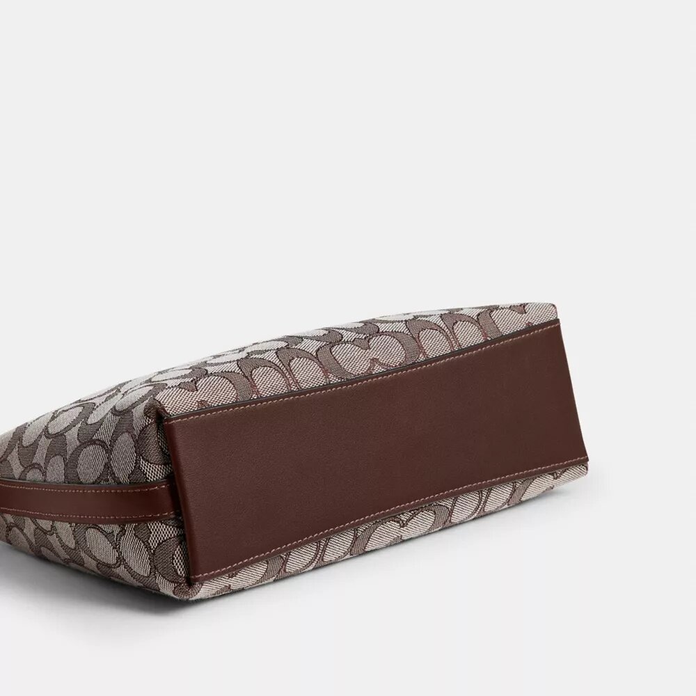 Juliet skulderveske 25 i Signature Jacquard