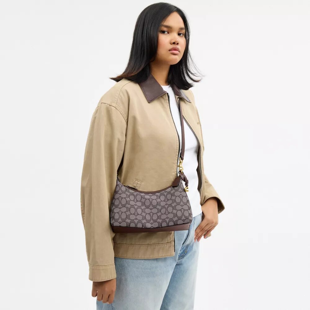Juliet skulderveske 25 i Signature Jacquard