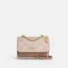 Klare crossbody-veske i blokkmønstret Signature Canvas