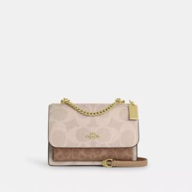 Klare crossbody-veske i blokkmønstret Signature Canvas