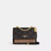 Klare crossbody-veske i blokkmønstret Signature Canvas
