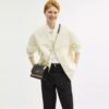 Klare crossbody-veske i blokkmønstret Signature Canvas