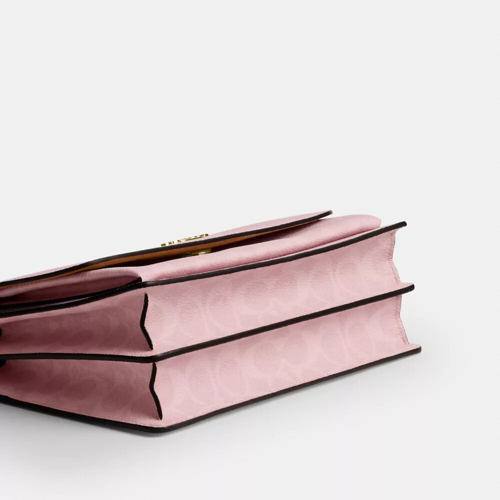 Klare-crossbody-veske i Signature Canvas med anheng