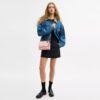 Klare-crossbody-veske i Signature Canvas med anheng