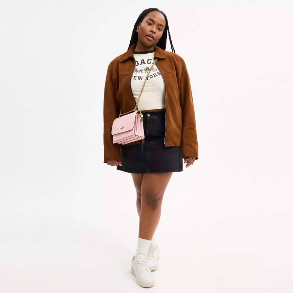 Klare-crossbody-veske i Signature Canvas med anheng