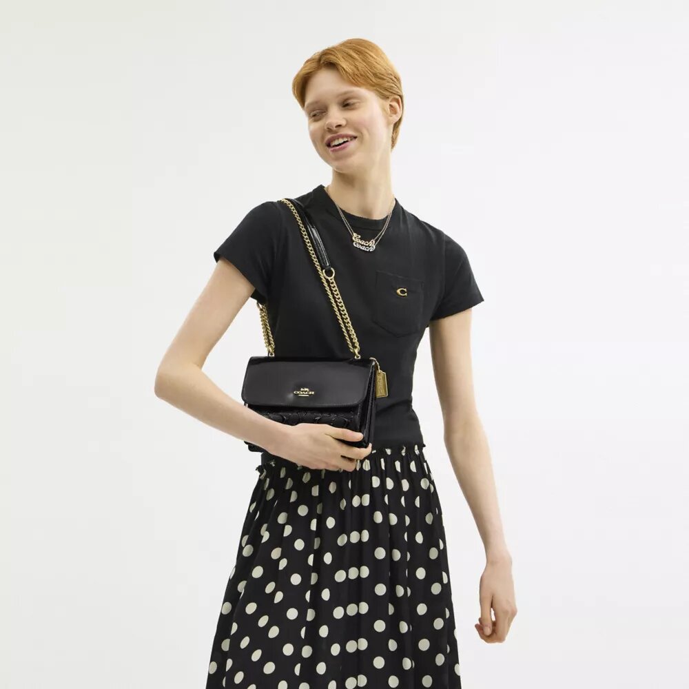 Klare-crossbody-veske i signaturlær