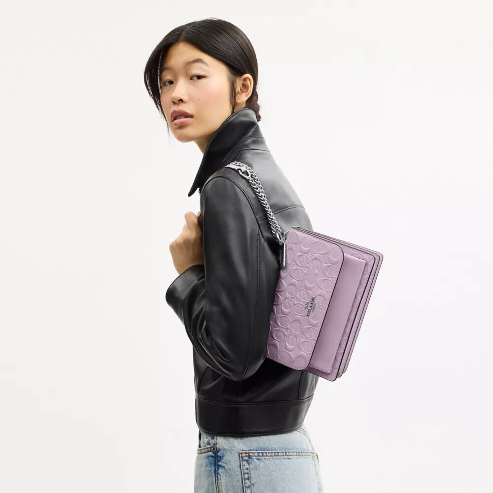 Klare-crossbody-veske i signaturlær