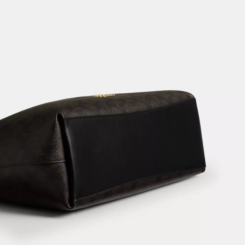 Laurel skulderveske i Signature Canvas