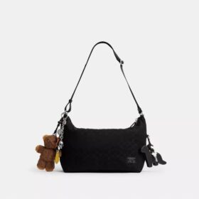 Leo Crossbody i Signature Nylon med anheng