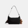 Leo Crossbody i Signature Nylon med anheng