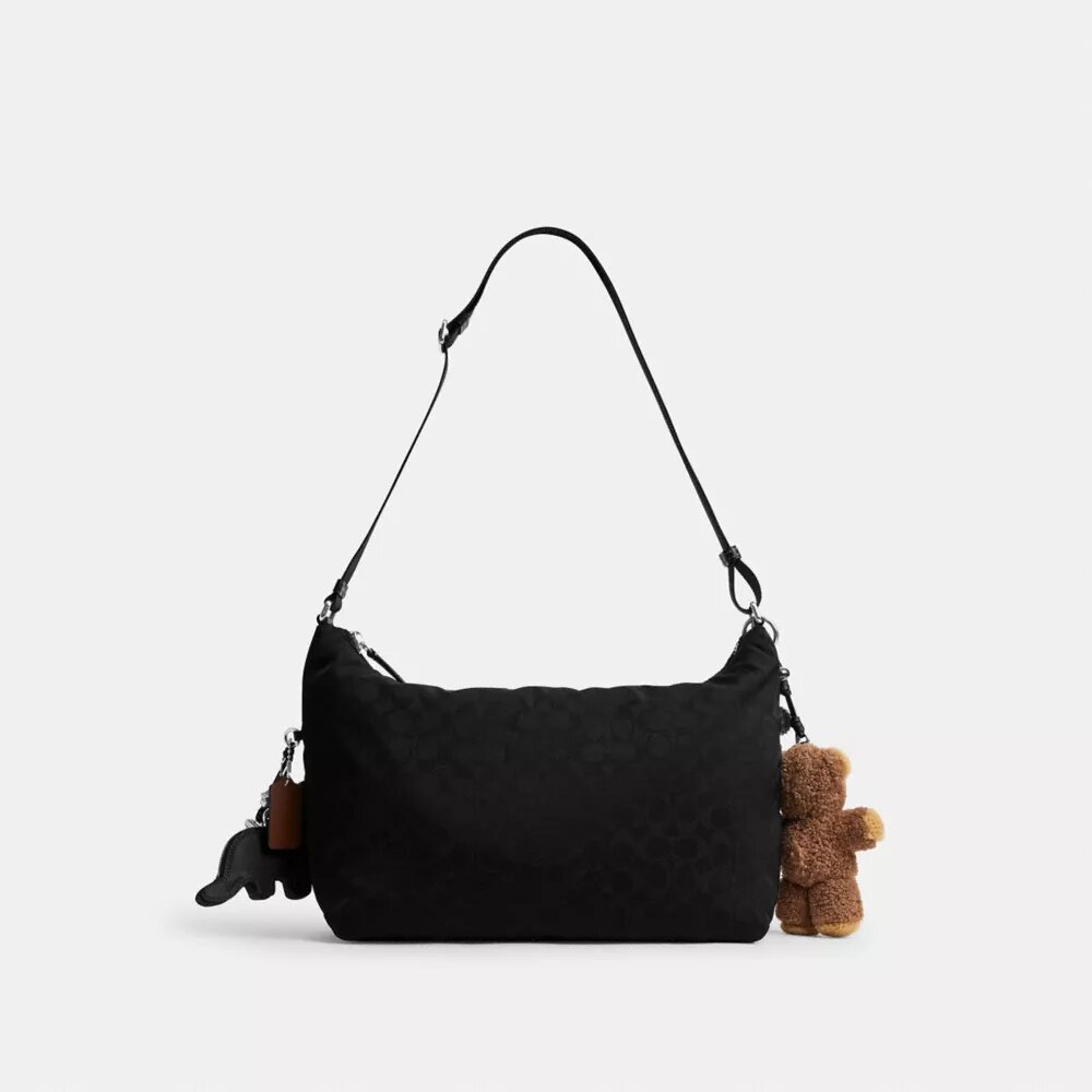 Leo Crossbody i Signature Nylon med anheng