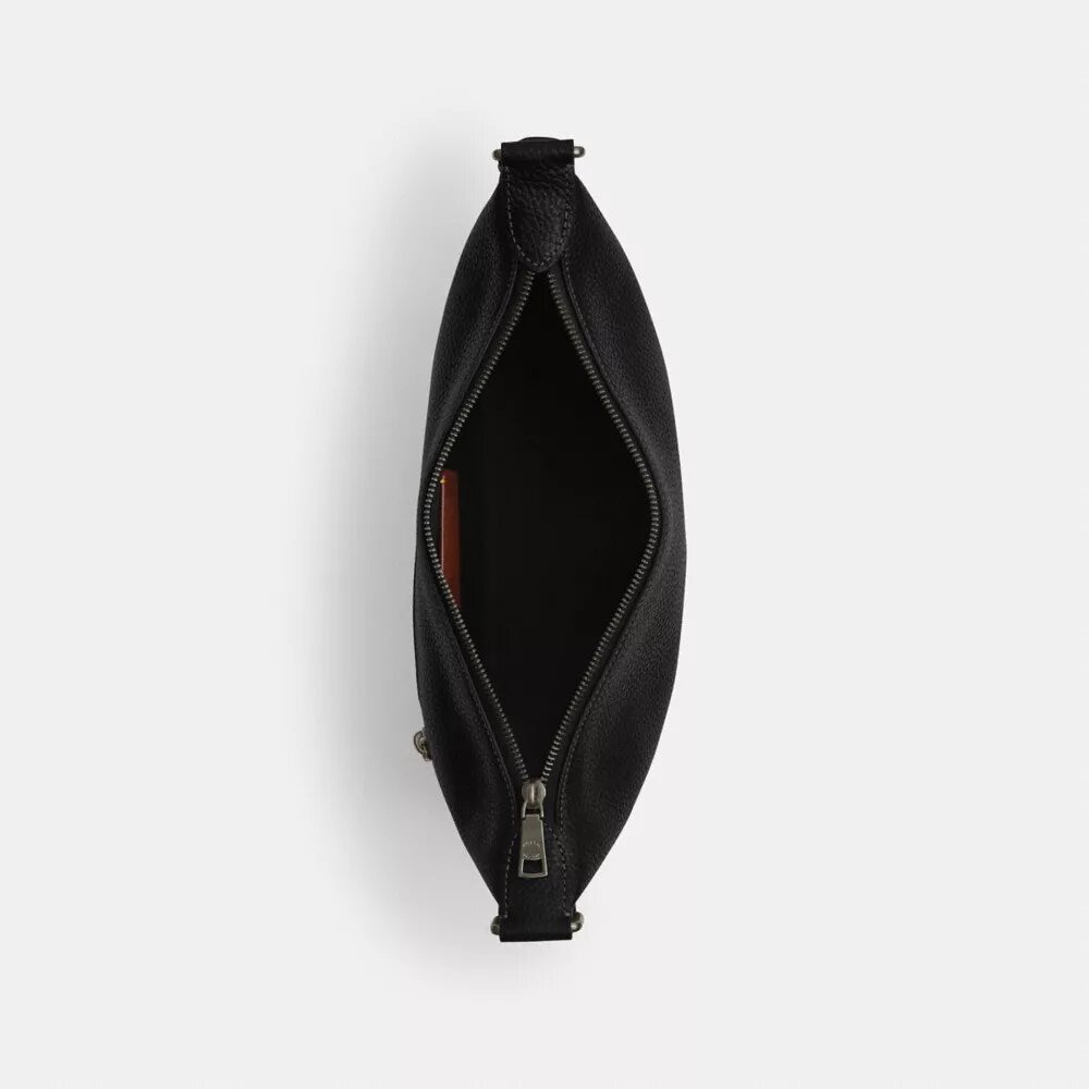 Liten Finn-crossbody-veske med kryssrem og lomme