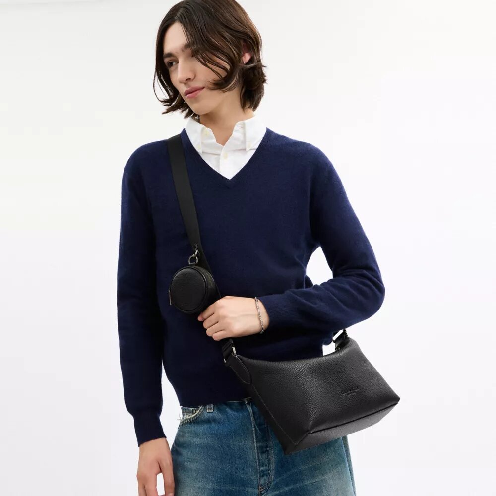 Liten Finn-crossbody-veske med kryssrem og lomme