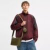 Liten Finn-crossbody-veske med kryssrem og lomme