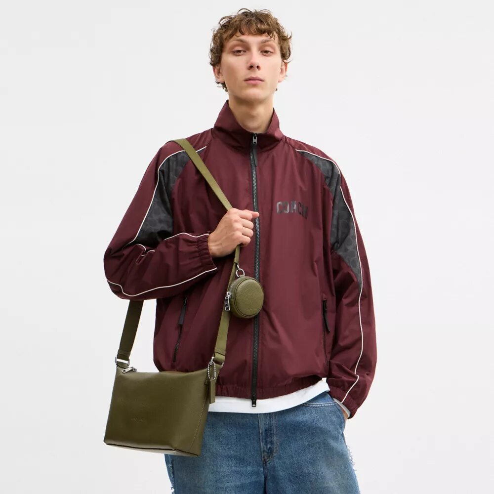 Liten Finn-crossbody-veske med kryssrem og lomme