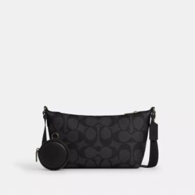 Liten Finn-crossbody-veske med kryssrem og lomme i Signature Canvas