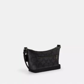Liten Finn-crossbody-veske med kryssrem og lomme i Signature Canvas