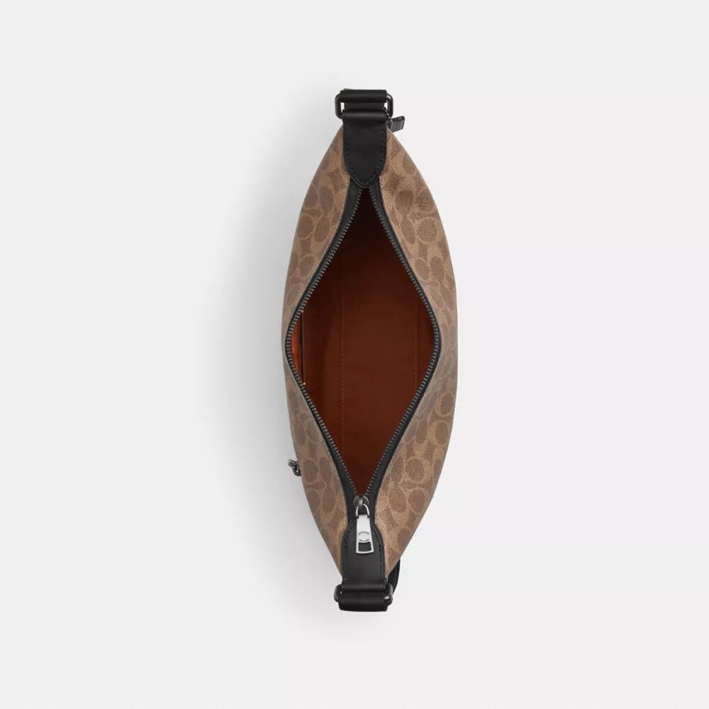 Liten Finn-crossbody-veske med kryssrem og lomme i Signature Canvas