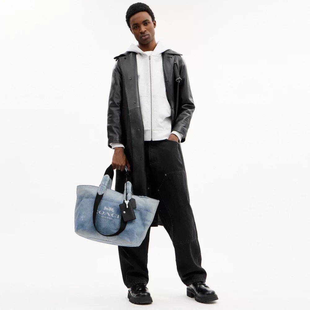 Liten «Tour»-tote-veske i «Loved Denim» med anheng