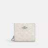 Lommebok med trykknapp i Signature Canvas