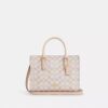 Maggie liten tote-veske i Signature Canvas