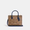 Maggie liten tote-veske i Signature Canvas