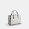 Maggie liten tote-veske i Signature Canvas