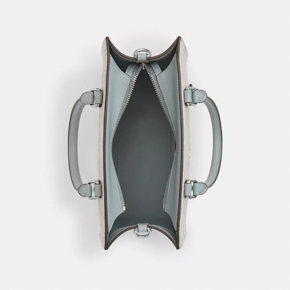 Maggie liten tote-veske i Signature Canvas