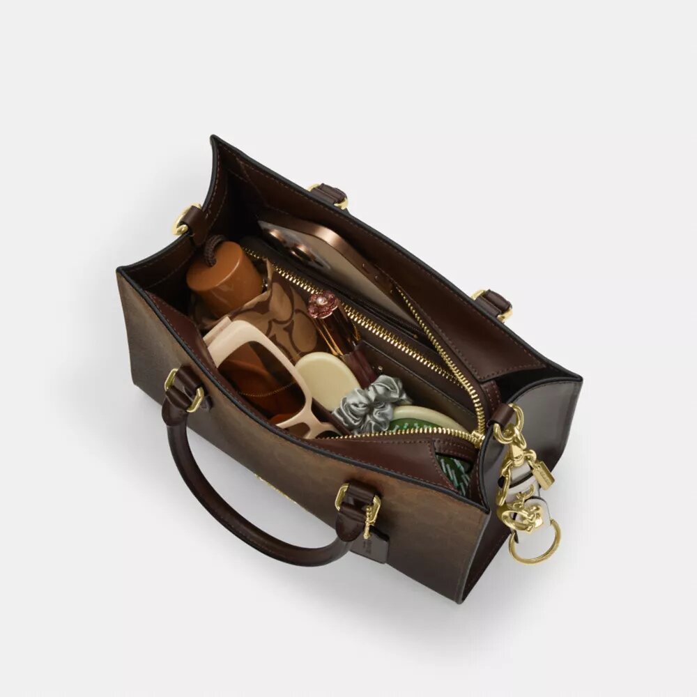 Maggie liten tote-vesker i Ombre Signature Canvas