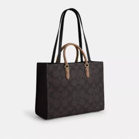 Maggie-tote-veske i blokkmønstret Signature Canvas