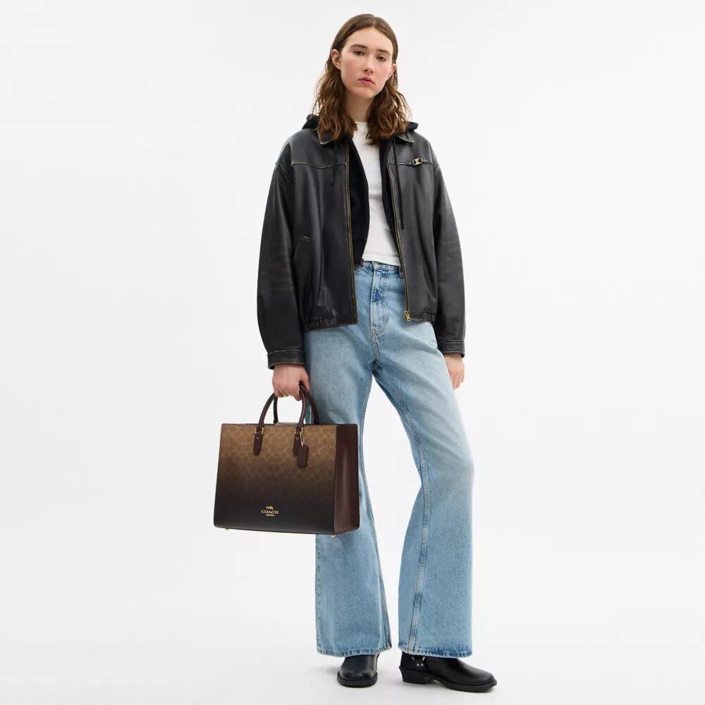 Maggie-tote-veske i Ombre Signature Canvas
