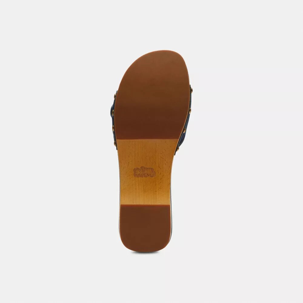 Margot-sandaler i tre med vår karakteristiske denim-patchwork