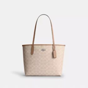 Mellomstor City-tote i Signature Canvas