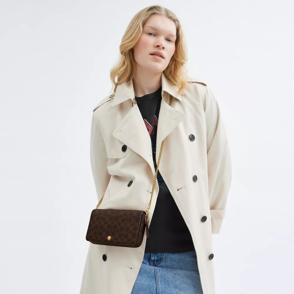 Mila-crossbody-veske i Signature Canvas