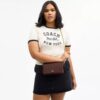 Mila-crossbody-veske med Signature Canvas
