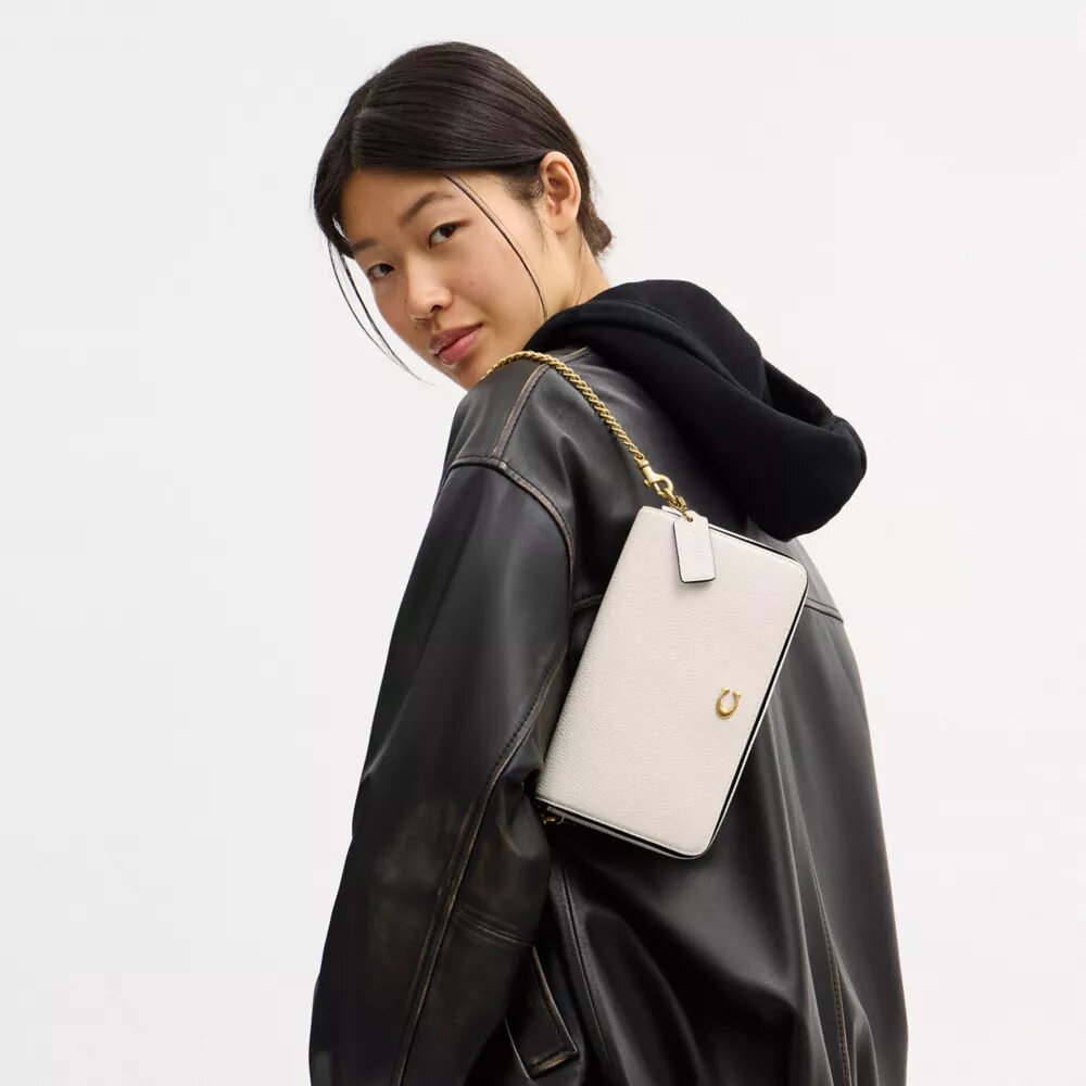 Mila-crossbody-veske med Signature Canvas