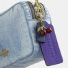 Mini Carey-crossbody-veske i «Loved Denim» med anheng