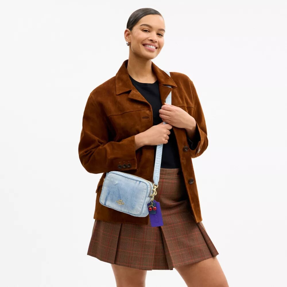 Mini Carey-crossbody-veske i «Loved Denim» med anheng