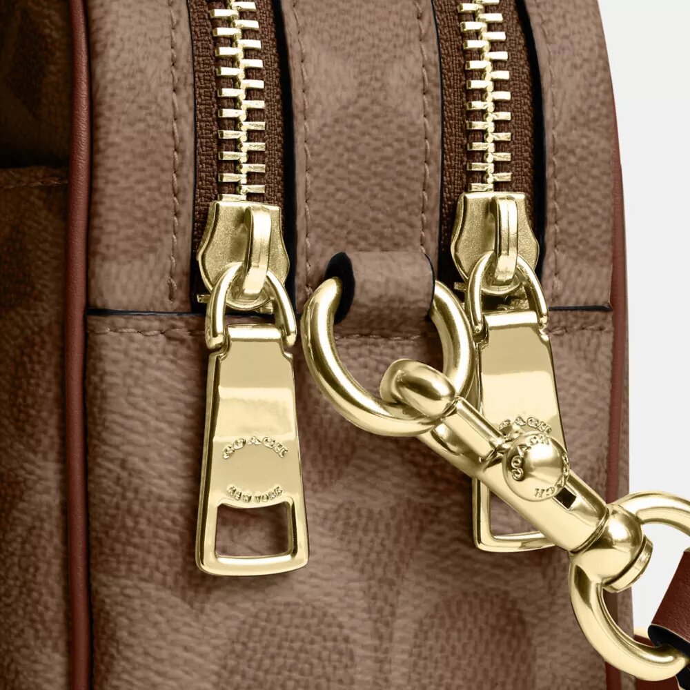 Mini Carey-crossbody-veske i Signature Canvas